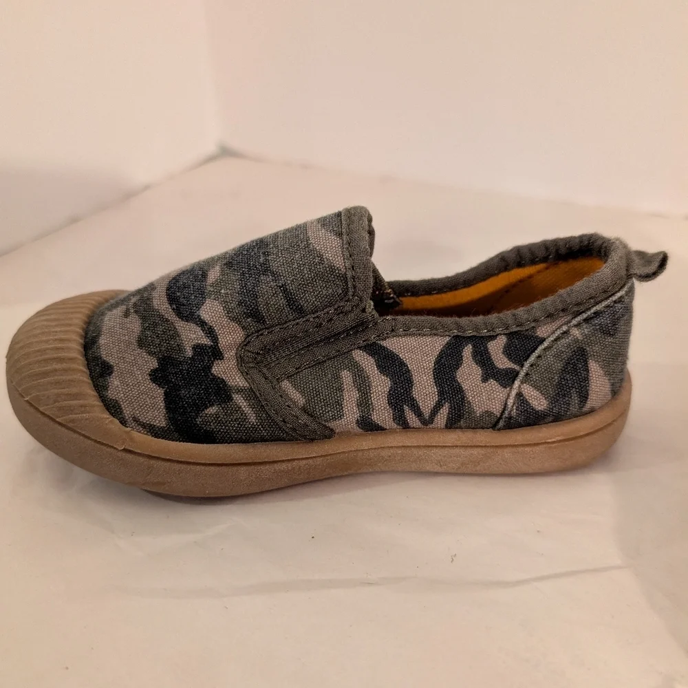 Cat & Jack Toddler Boy Green Camouflage Slip-On Sneakers in Size 7